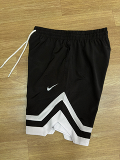 BERMUDA NIKE PRETO/BRANCO