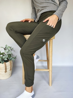 Pantalón microfibra elastizada verde militar - comprar online