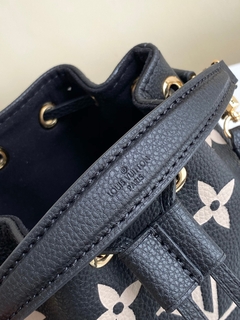 Bolsa Louis Vuitton mini Nóe na internet