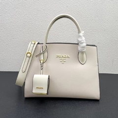 Bolsa Prada em couro