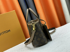 Bolsa Louis Vuitton dupla face menor na internet