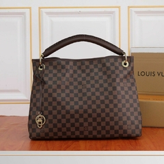 Bolsa Louis Vuitton Clássica