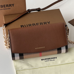 Bolsa Carteira Burberry com acabamento em couro alça corrente - comprar online