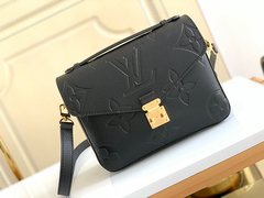 Bolsa Louis Vuitton Metis Monogram evidencia em Preto