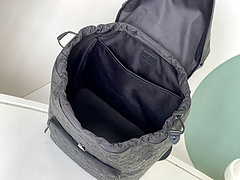 Mochila Louis Vuitton em couro preto - comprar online