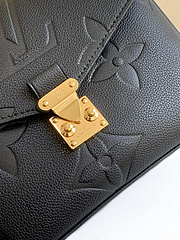 Bolsa Louis Vuitton Metis Monogram evidencia em Preto na internet