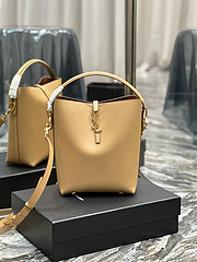 Bolsa YSL Saint Laurent LE FINA na internet