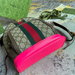 Mochila Gucci detalhes neon na internet