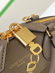 Bolsa Louis Vuitton Estruturada Grande