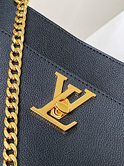 Bolsa Louis Vuitton Marcações dourada