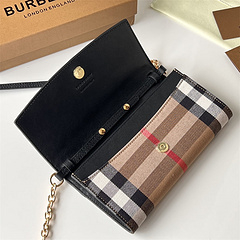 Bolsa Carteira Burberry com acabamento em couro alça corrente - loja online