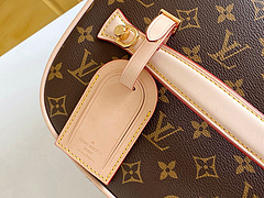 Necessaire Louis Vuitton monogram tradicional - Elegância e Você