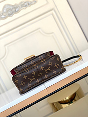 Imagem do Bolsa Louis Vuitton Fecho em metal LV