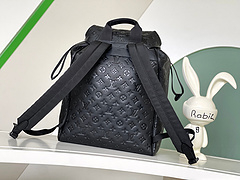 Mochila Louis Vuitton em couro preto