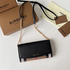 Bolsa Carteira Burberry com acabamento em couro alça corrente - comprar online