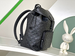 Mochila Louis Vuitton em couro preto - comprar online