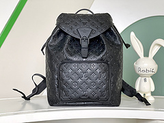 Mochila Louis Vuitton em couro preto na internet