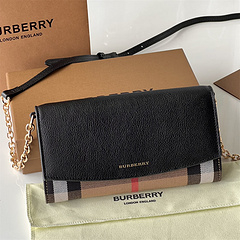 Bolsa Carteira Burberry com acabamento em couro alça corrente