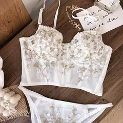 Conjunto Bordado floral branco francês