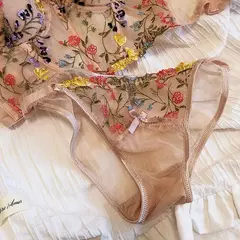 Luxuoso Conjunto de Sutiã e Calcinha Bordados, renda francesa. - Jouet