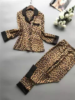 Conjunto de pijama tipo seda gelo feminino manga comprida, estampa animal print - comprar online