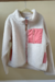 Campera peluda beige con bolsillo rosado