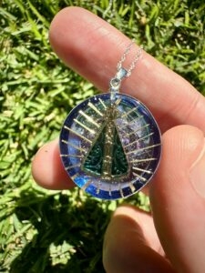 Pingente Orgonite Nossa Senhora de Aparecida - comprar online