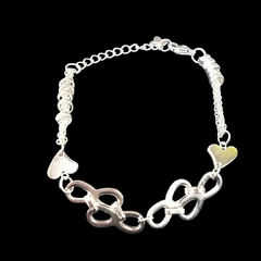 PULSERA ACERO QUIRURGICO BLANCO CON CORAZONES Y BOLITAS