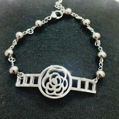 Pulsera con dije de flor y detalles acero quirúrgico