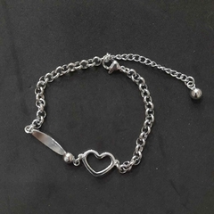 Pulsera de acero quirúrgico blanco con dijes de corazon