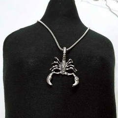 collar de hombre escorpion