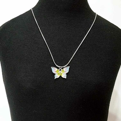 collar con dije de mariposa