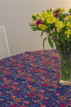 Toalha de Mesa Quadrada Flores fundo Azul - comprar online