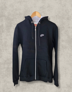 CAMPERA NIKE LOGO ENGOMADO - comprar online