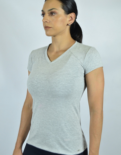 REMERA MUJER GREY DUAL POWER V