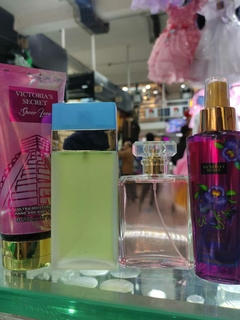 KIT 04 DÍA MADRE (COCO CHANEL 100 ML + LIGHT BLUE DM 100 ML + SPLASH VICTORIA SECRET 120 ML + CREMA VICTORIA SECRET 200ML) PERFUMES DAMA