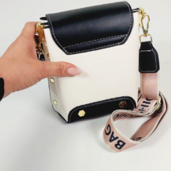 Imagem do Crossbody Bag Ana - bolsa tiracolor estruturada