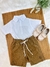 Conjunto Camisa Branco Com Bermuda Caqui de Cordão.