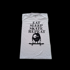 Camiseta - Cusco Eat Sleep Skate Repeat - Branca com a estampa preta