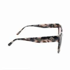 Óculos de Sol Victor Hugo SH1868 Feminino Quadrado em Acetato - comprar online