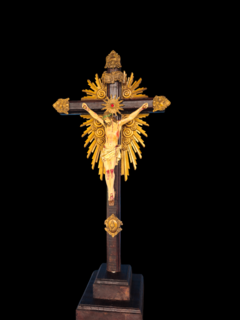 Crucifixo Barroco 70 cm Com Base na internet