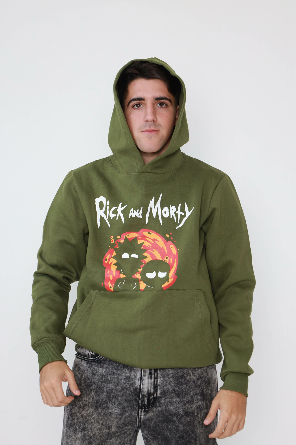 Buzo rick y fashion morty bershka