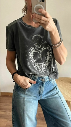 Remera Corazón IHS - tienda online