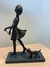 ESCULTURA MENINA E CACHORRO