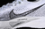 Las Nike ZoomX Vaporfly 3 White Particle Grey DV4129-100 son la elección perfecta para aquellos que buscan una zapatilla de running de alto rendimiento sin sacrificar el estilo. Con su combinación de tecnología avanzada y diseño atemporal, estas zapatilla