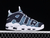 Las zapatillas unisex Nike Air More Uptempo 96 Denim (CJ6125-100) son más que solo calzado. Son una declaración de estilo para aquellos que buscan salirse de lo convencional. Con su parte superior de denim, combinación de colores llamativa y comodidad leg