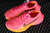 Las Nike ZoomX Vaporfly 3 Hyper Pink Laser Orange DV4129-600 son la elección perfecta para aquellos que buscan una zapatilla de running que combine rendimiento excepcional con un estilo llamativo. Con su combinación de tecnología avanzada y diseño audaz, 