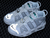 Las zapatillas Nike Air More Uptempo "Metallic Teal" para mujer (DR7854-100) son más que solo calzado. Son una forma de expresar tu estilo único y femenino. Con su color verde azulado metalizado, comodidad legendaria y silueta retro inconfundible, estas z