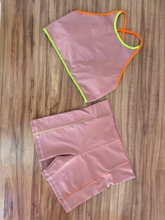 Conjunto cropped Rose com tons neon