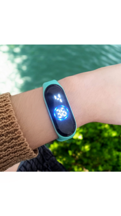 Relógio Led, com uma pulseira Miband, extra na compra/A Prova D'água na internet